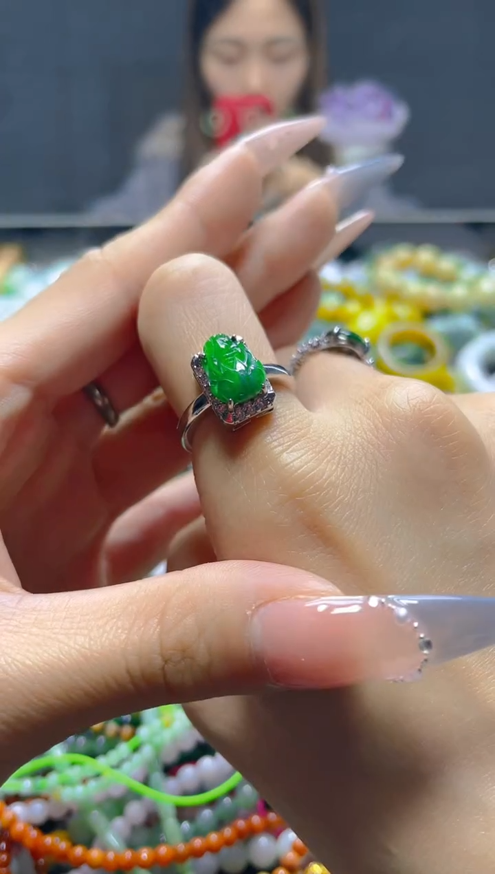 颈饰未镶嵌翡翠/V/翡翠A货，一件也是批发价