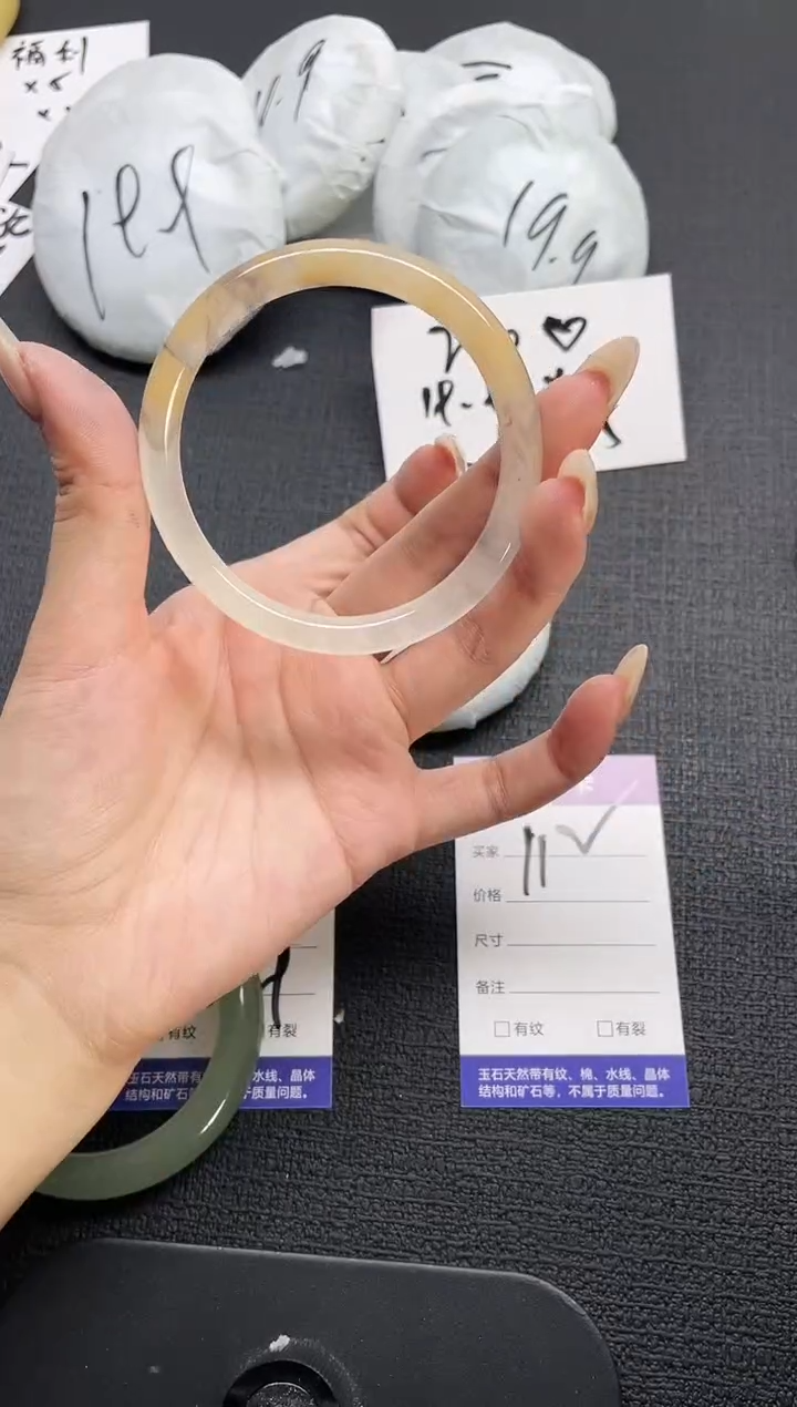 未镶嵌手镯石英质玉112-61