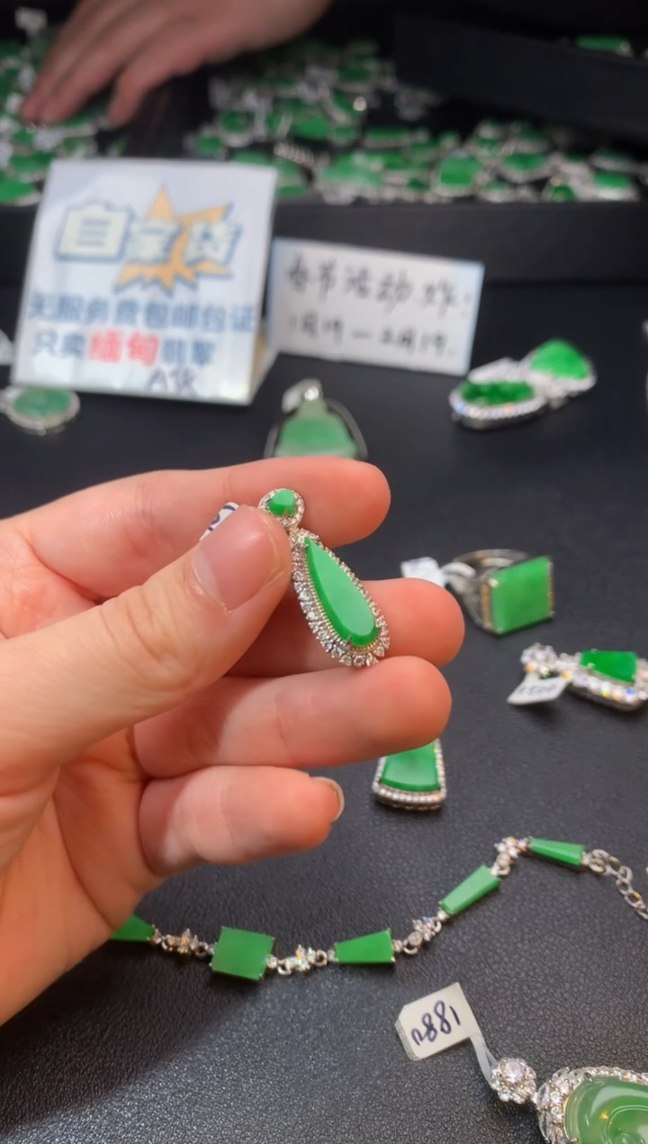 【闪购商品】翡翠颈饰银S925镶嵌翡翠