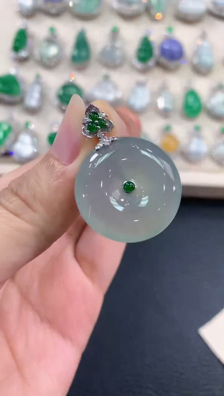 【闪购商品】翡翠吊坠(不含链)18K金镶嵌C50