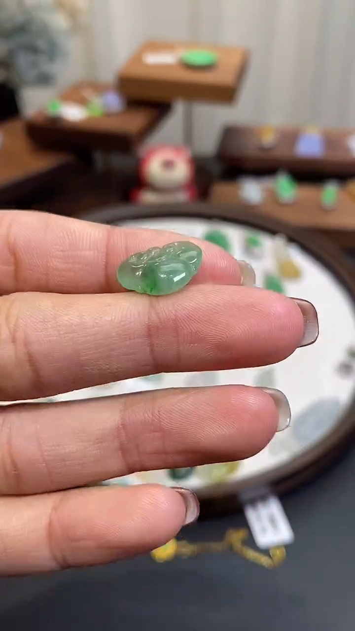 【闪购商品】翡翠颈饰未镶嵌如意