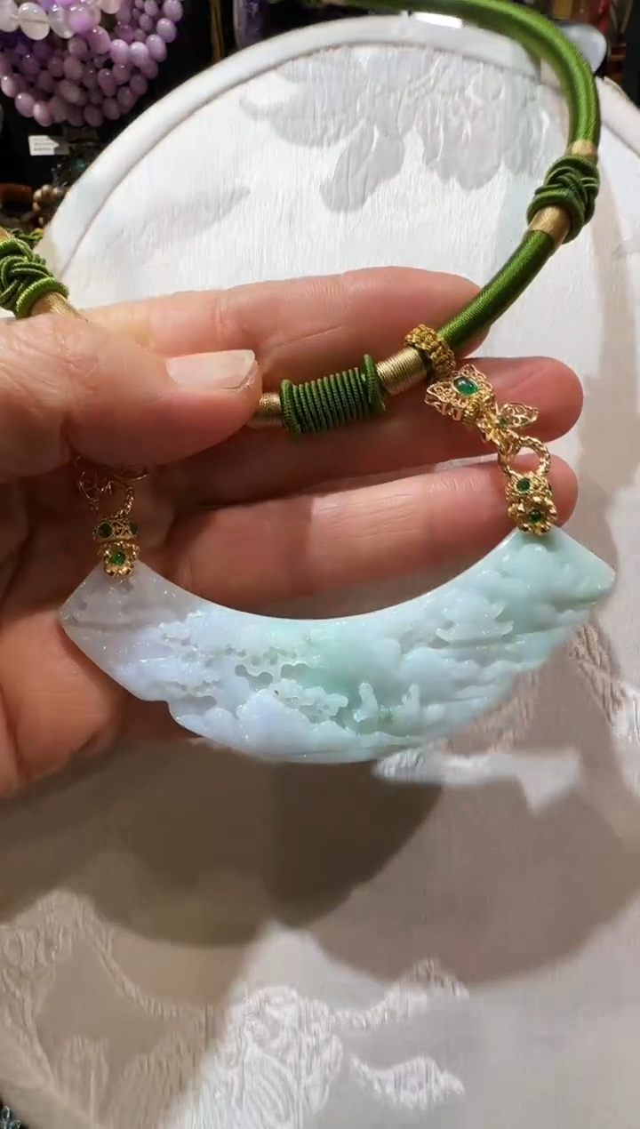 翡翠未镶嵌颈饰国风