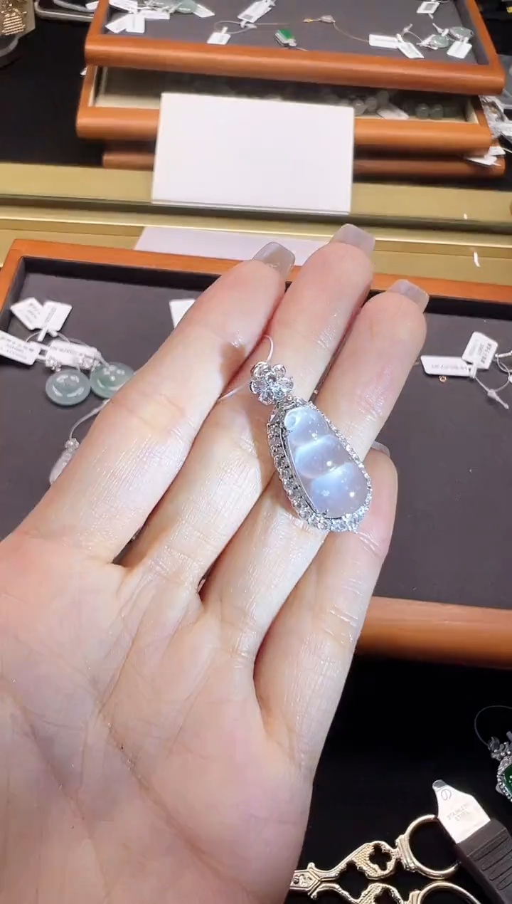 翡翠18K金镶嵌颈饰DFZ0326-101