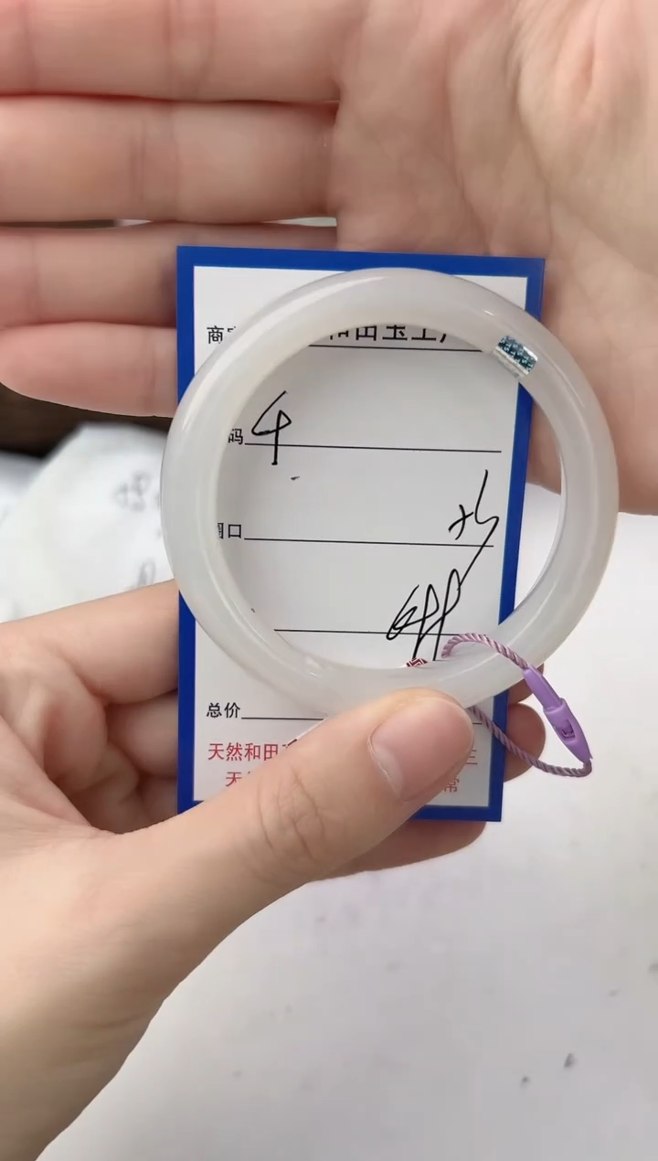 未镶嵌手镯和田玉4颜色微差无瑕疵