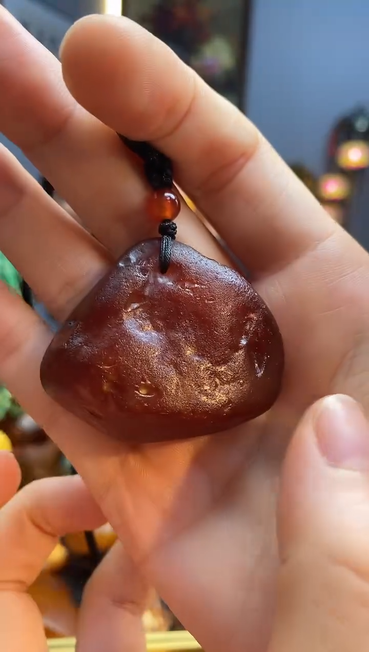 未镶嵌颈饰琥珀吊坠