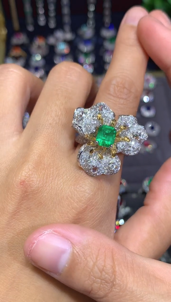18K金镶嵌戒指祖母绿1.23CT