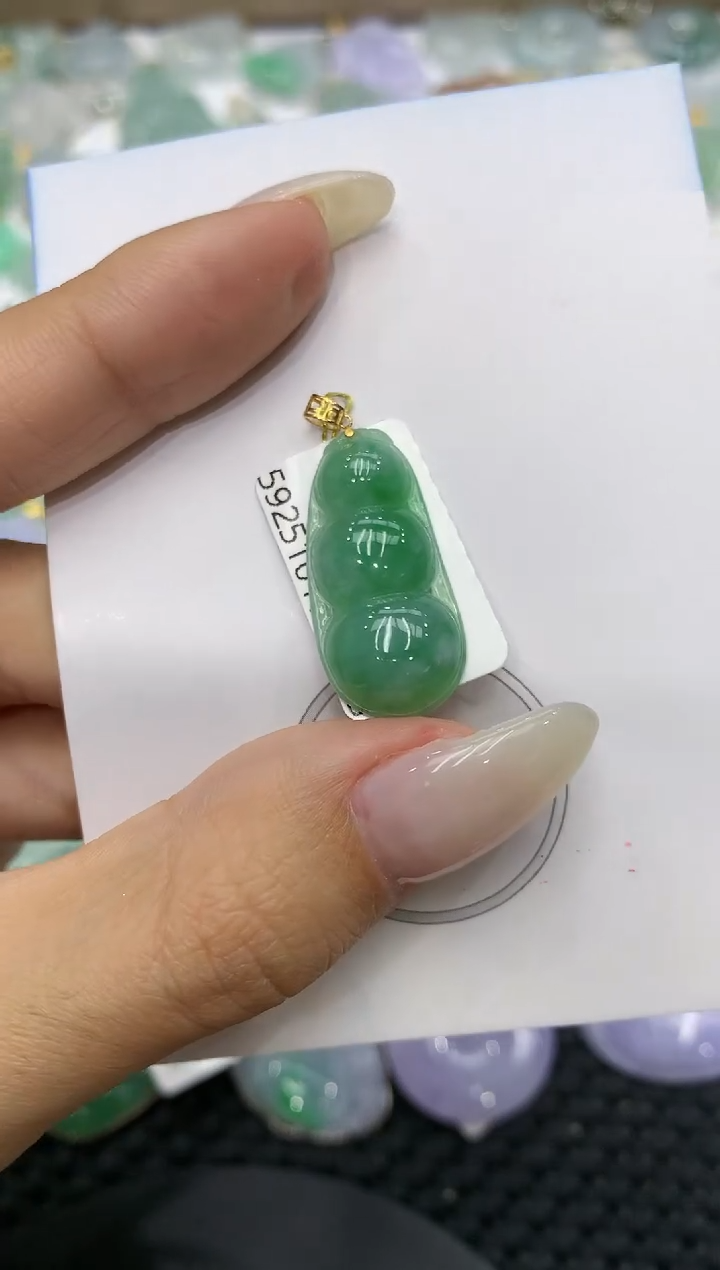 颈饰18K金镶嵌翡翠111111111111