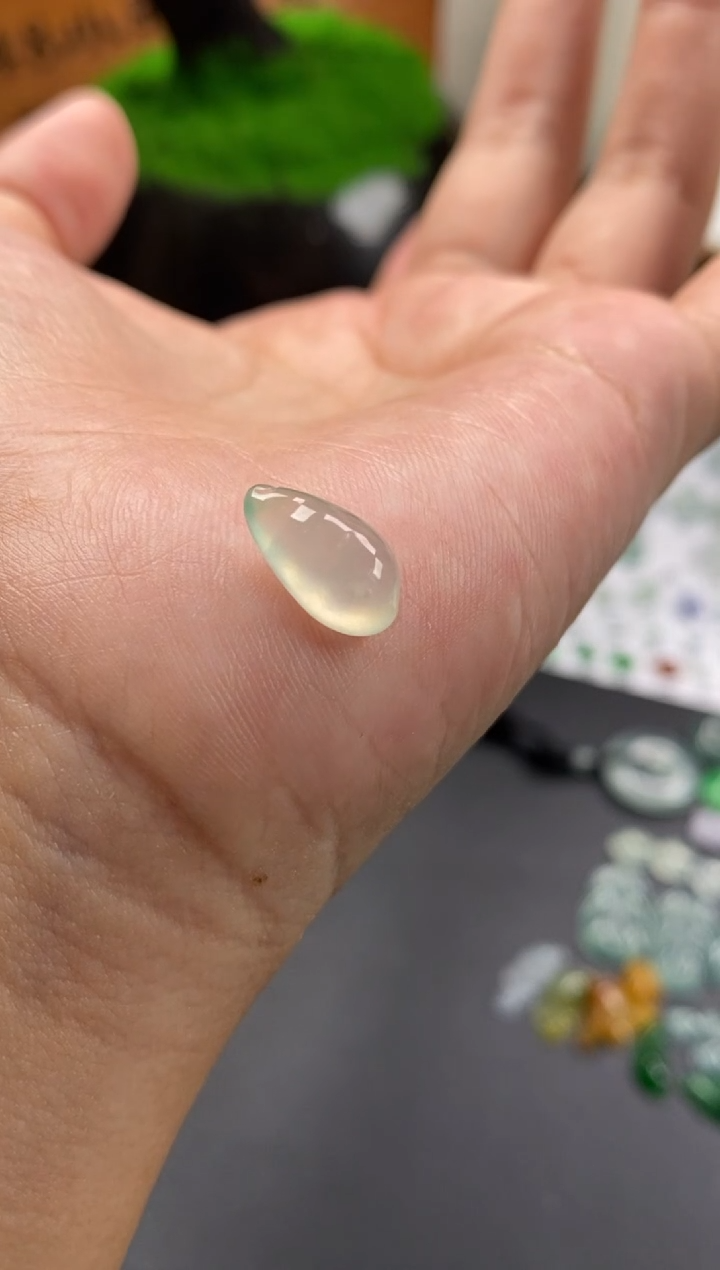 颈饰未镶嵌翡翠翡翠冰种福豆