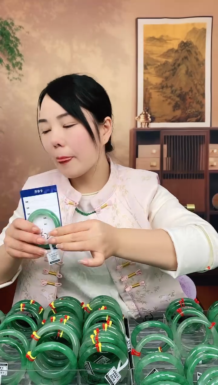 【闪购商品】石英质玉手镯合金62