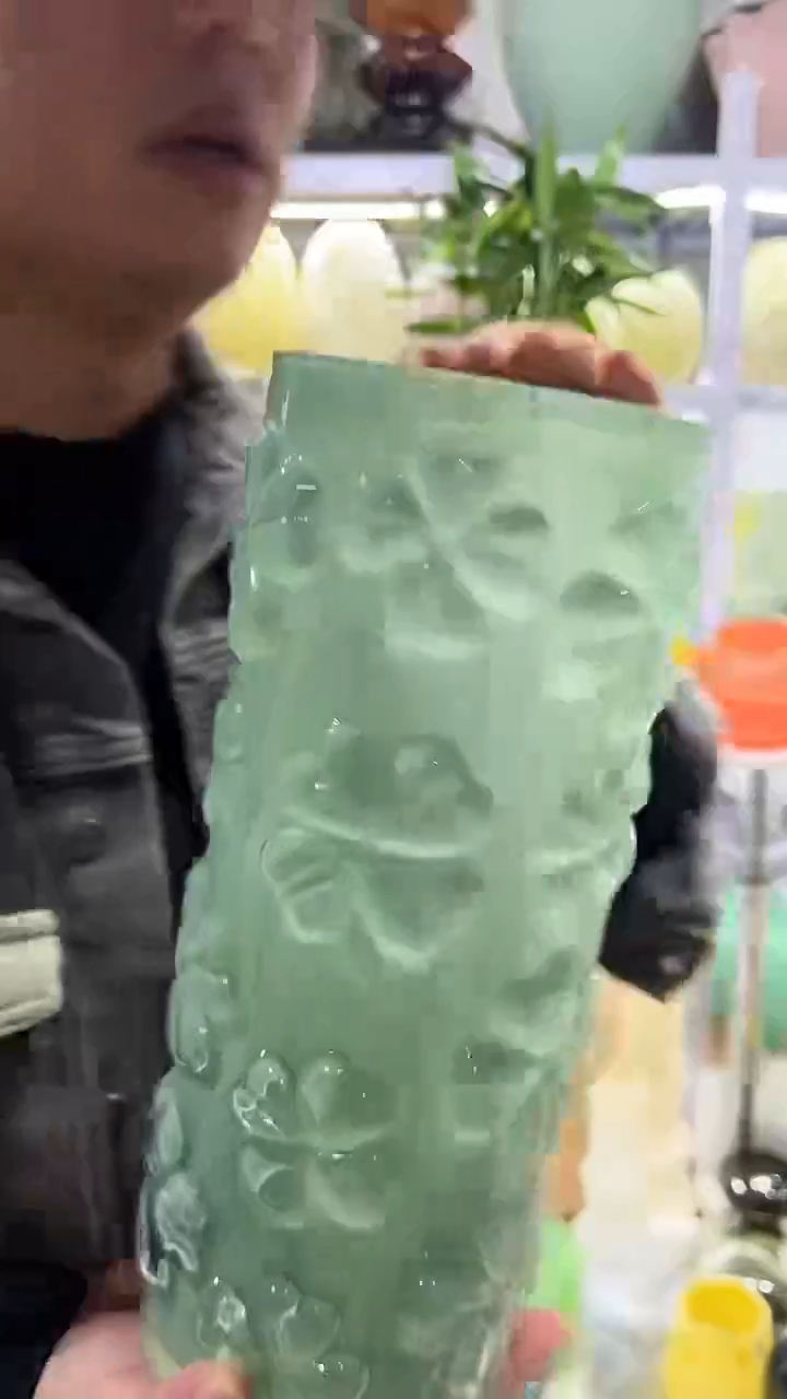 绿色浮雕直筒花瓶