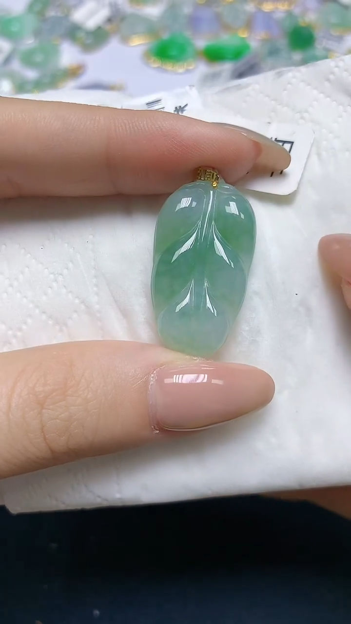 翡翠18K金镶嵌颈饰天然缅甸A货翡翠