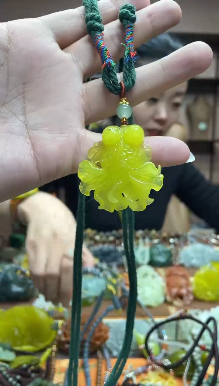 未镶嵌岫玉吊坠·