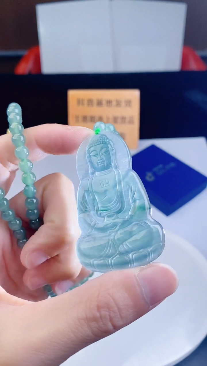 颈饰未镶嵌翡翠 