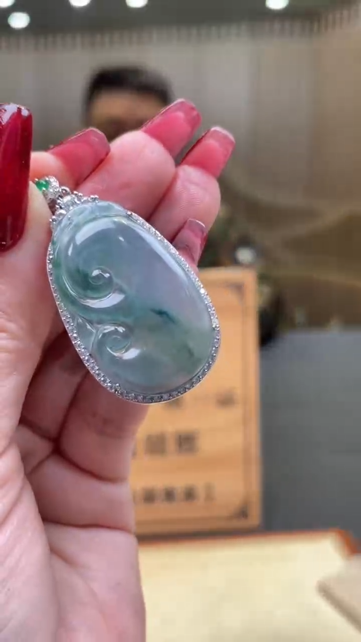 【闪购商品】翡翠颈饰未镶嵌      *61
