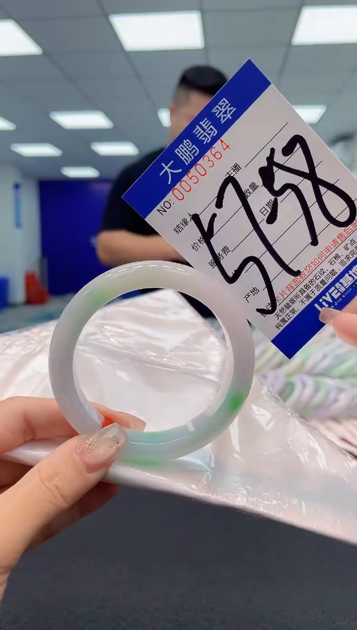 【闪购商品】翡翠手镯未镶嵌AAAAAAAAAA