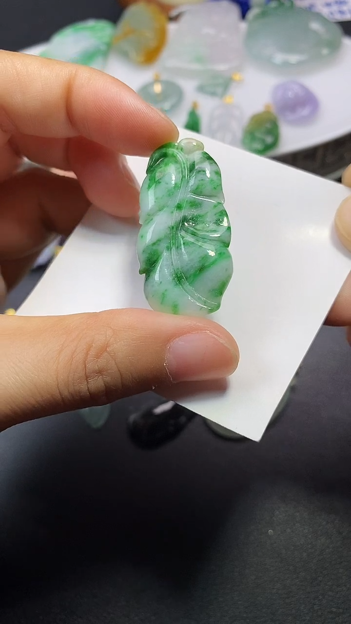 颈饰未镶嵌翡翠吊坠