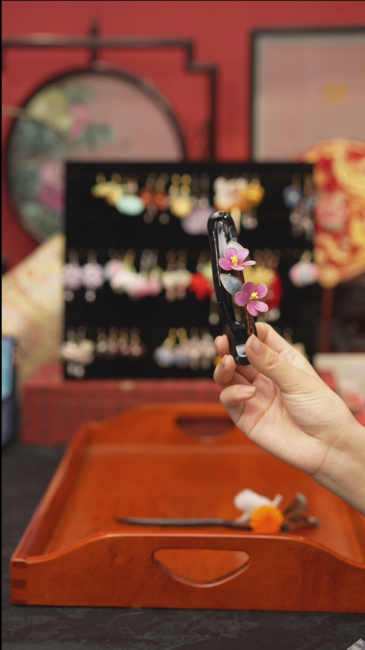 刺绣非遗手工绒花饰品