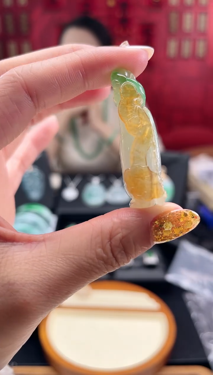 【闪购商品】翡翠颈饰未镶嵌吊坠