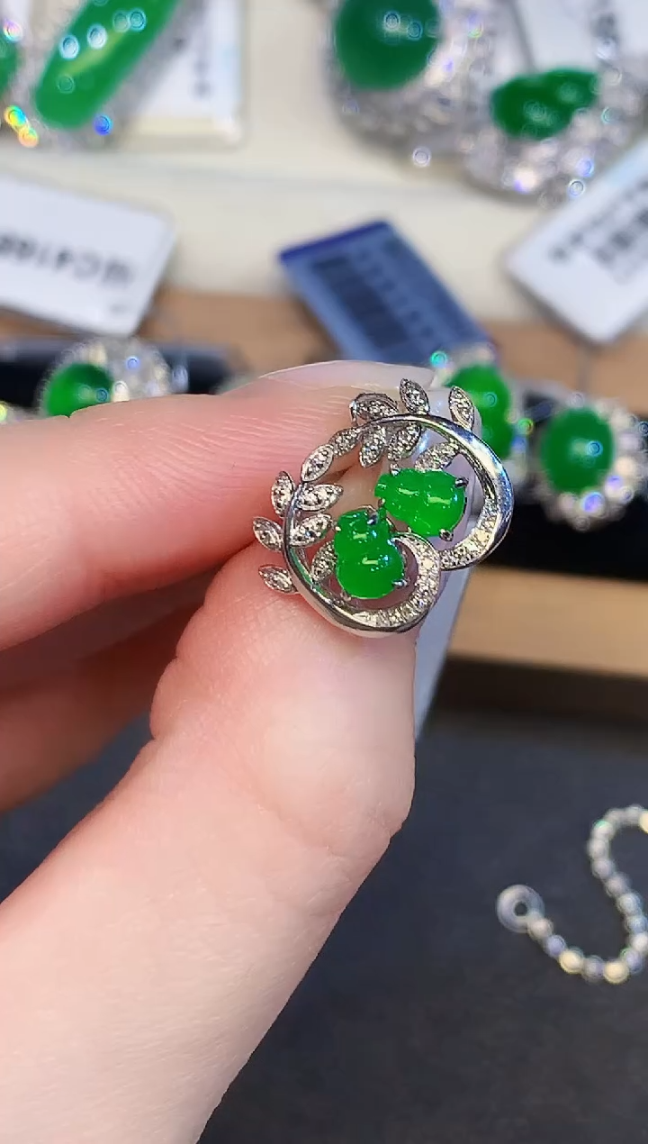 18K金镶嵌翡翠耳饰YY