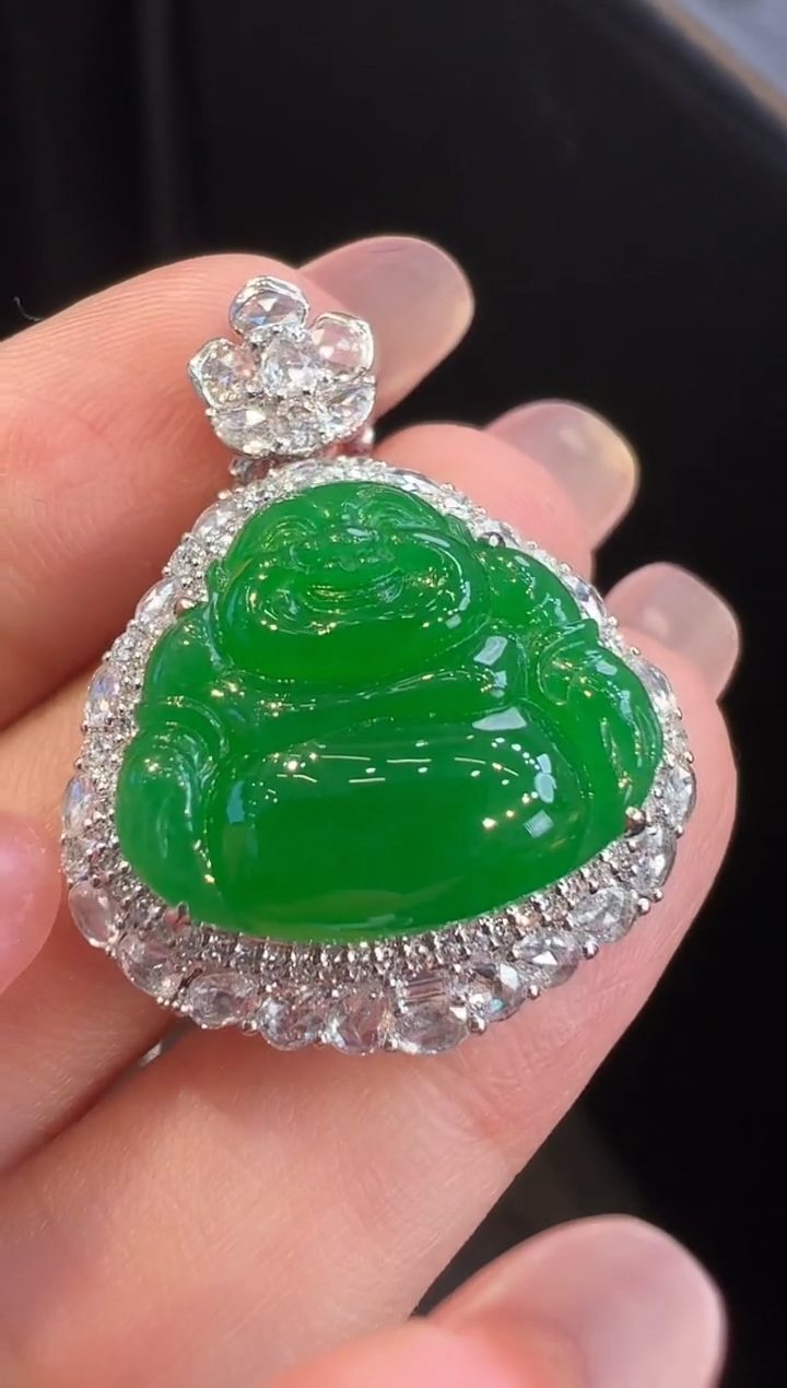 颈饰18K金镶嵌翡翠吊坠