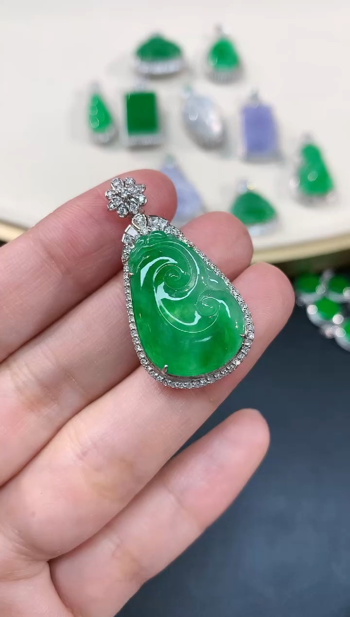 【闪购商品】翡翠吊坠(不含链)18K金镶嵌A7|16800