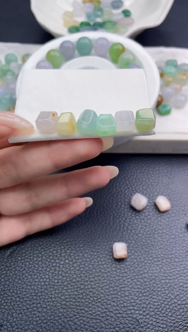 未镶嵌定制翡翠芳**体9383