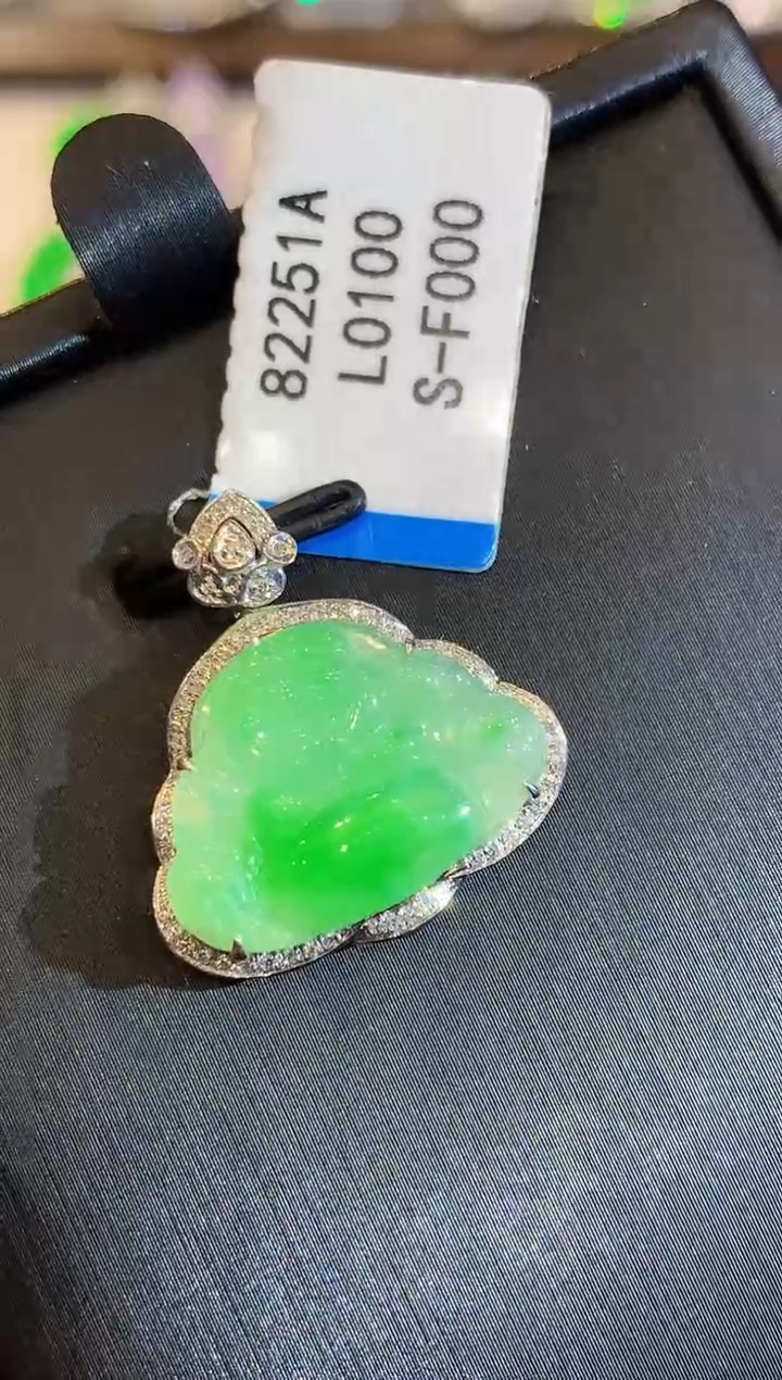 吊坠(不含链)18K金镶嵌翡翠多样性发其一