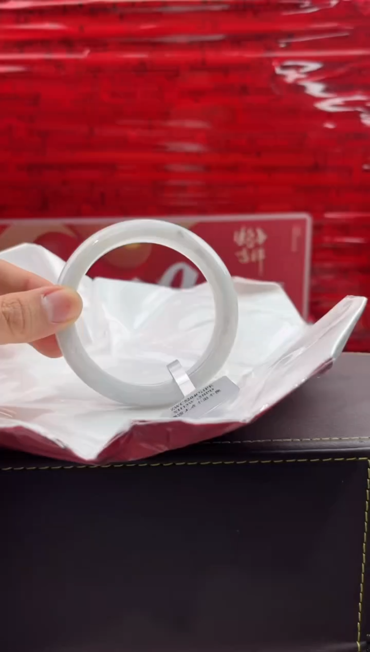 【闪购商品】翡翠手镯未镶嵌14翡翠手镯（微瑕）