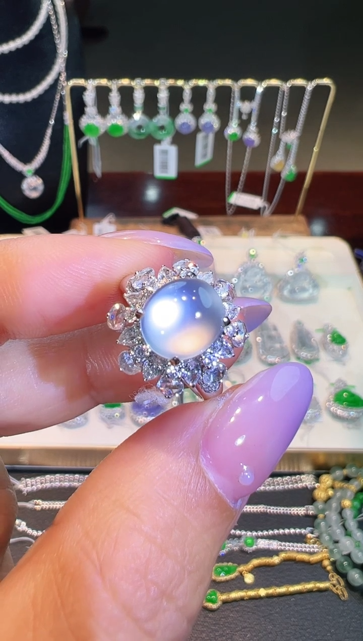 18K金镶嵌戒指翡翠翡翠