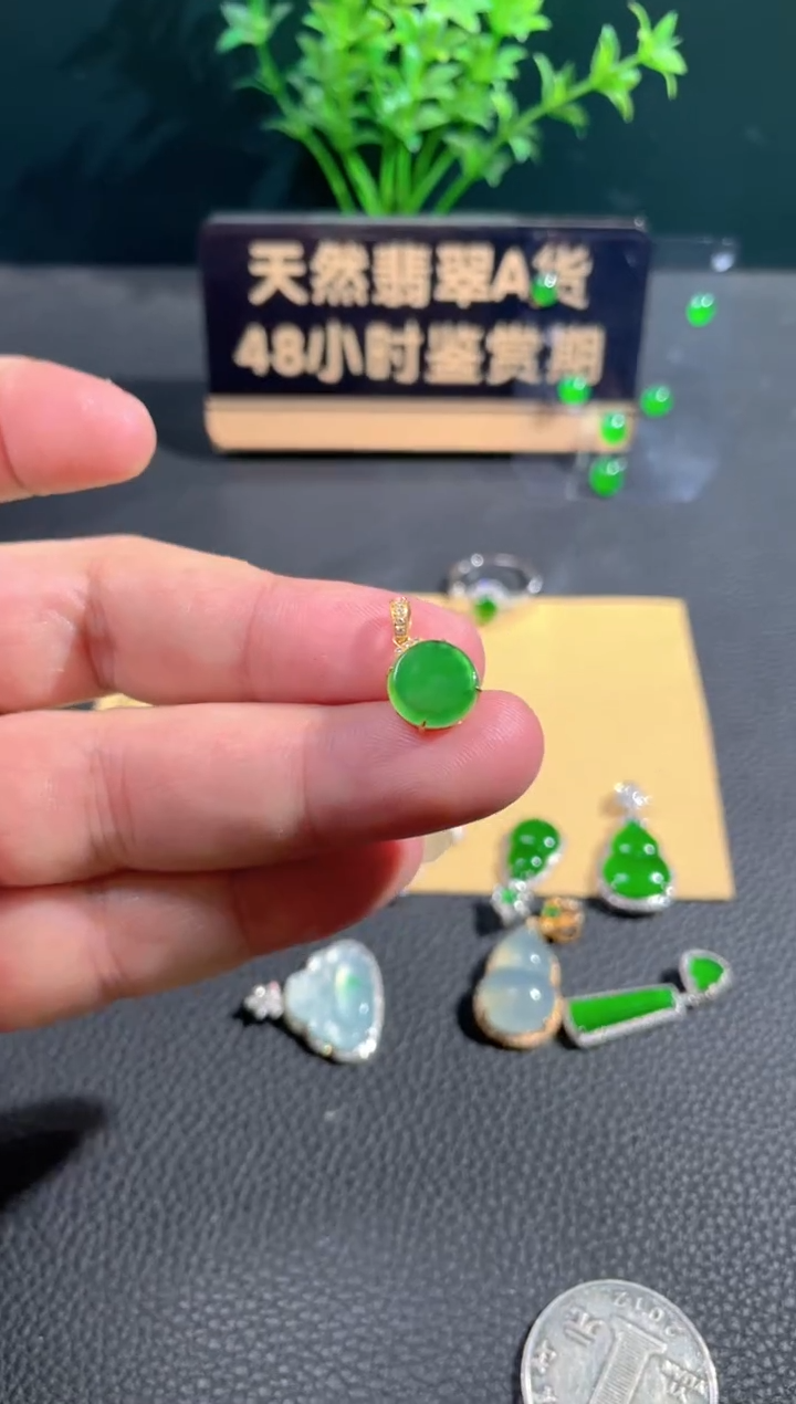 【闪购商品】翡翠颈饰18K金镶嵌翡翠