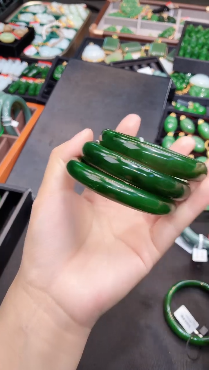 未镶嵌手镯和田玉56-60多样性发一