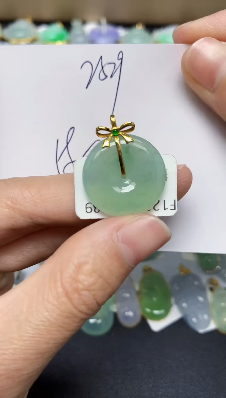 翡翠18K金镶嵌颈饰 天然翡翠A货