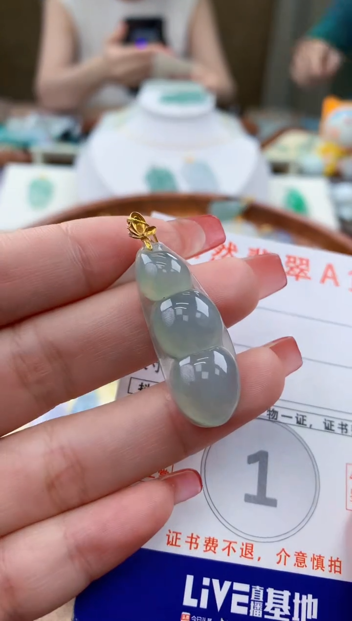颈饰18K金镶嵌翡翠 天然A货翡翠挂件