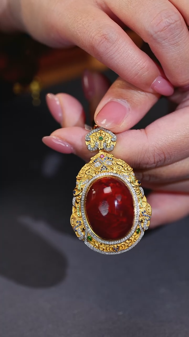 吊坠(不含链)18K金镶嵌南红玛瑙原矿DD-879