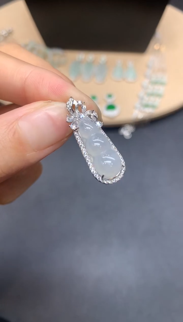 【闪购商品】翡翠吊坠(不含链)银S925镶嵌福豆【多样性发其一】