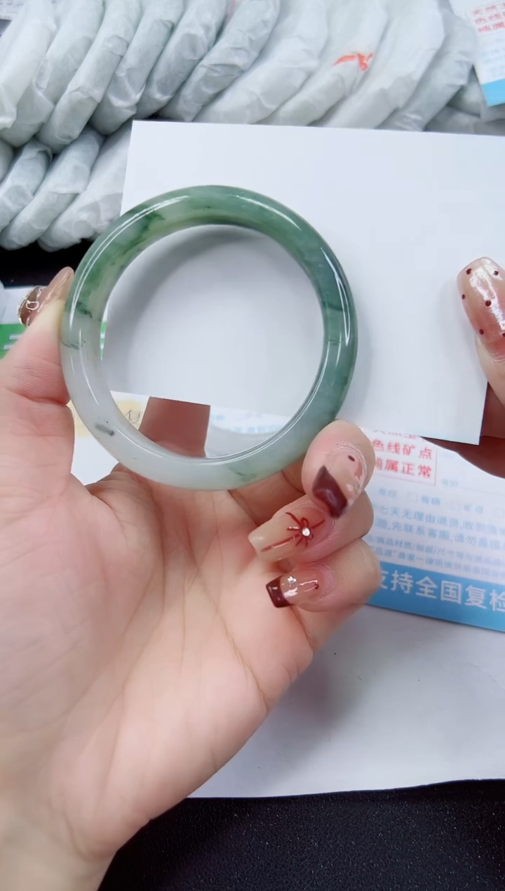 【闪购商品】石英质玉手镯未镶嵌45