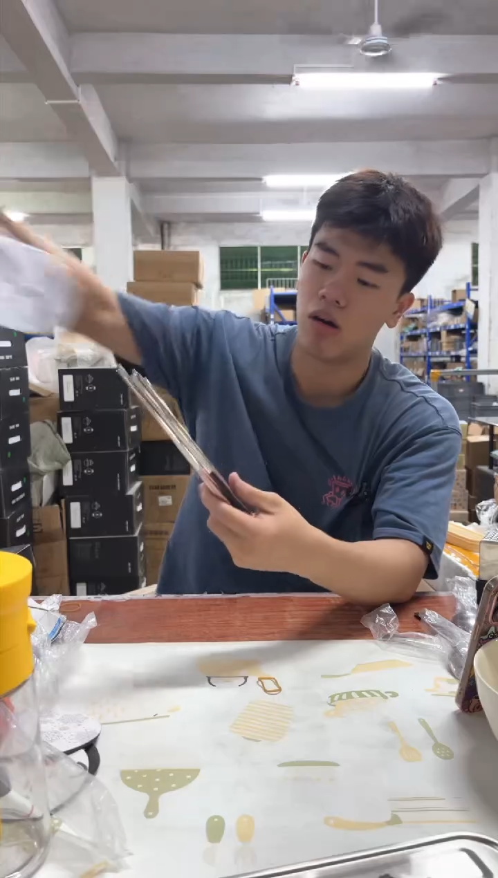 直播间秒杀清仓微瑕产品，可能当过样品拍照