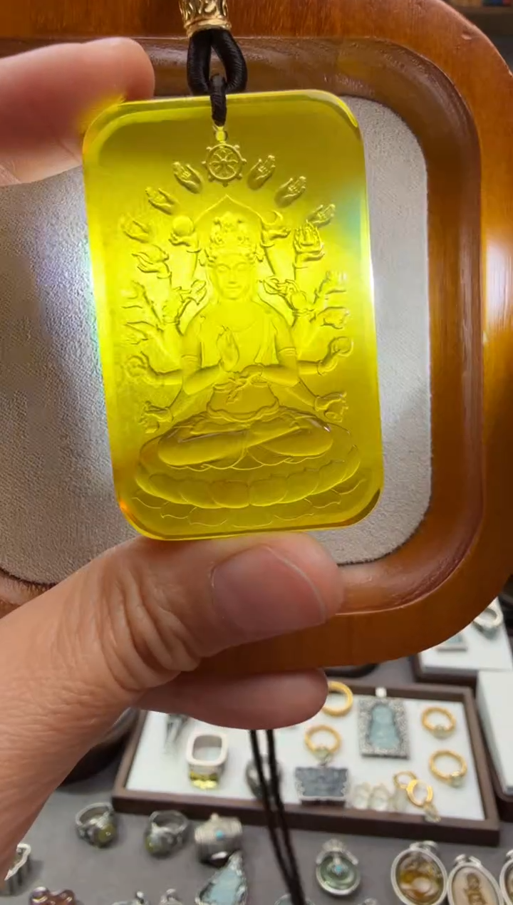 琥珀颈饰未镶嵌千手观音吊坠