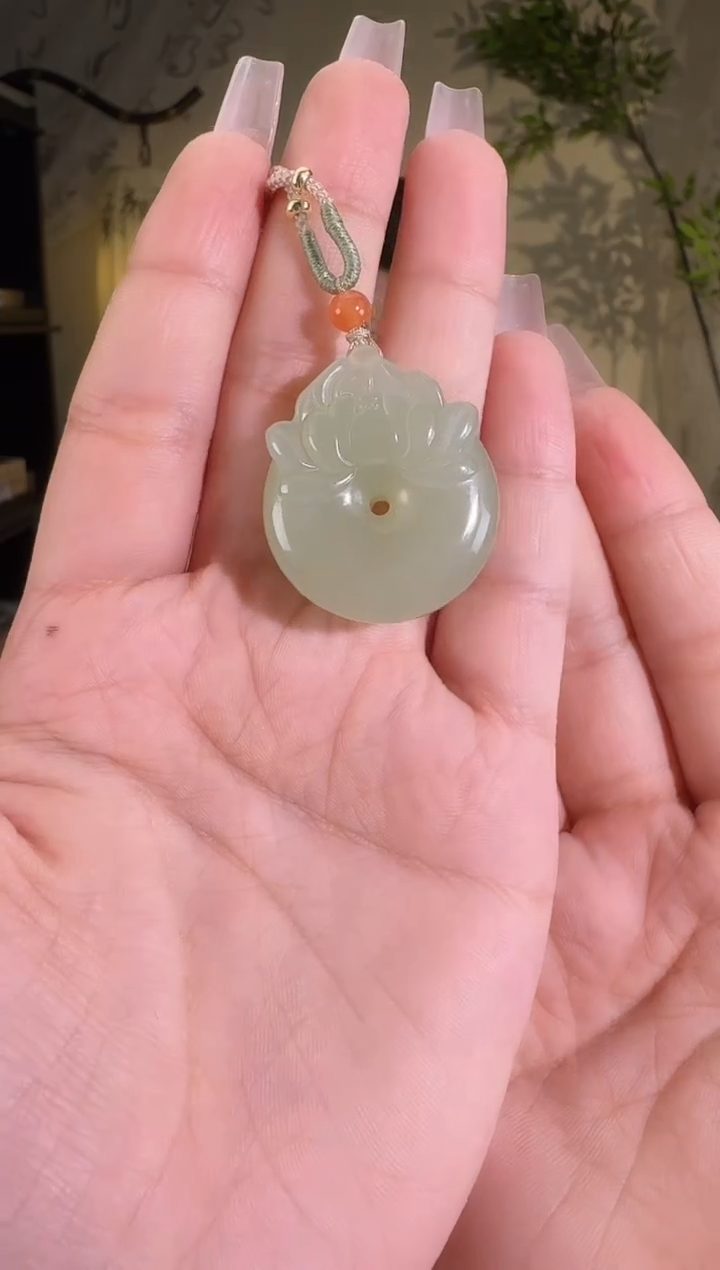 【闪购商品】和田玉未镶嵌颈饰莲花平安扣
