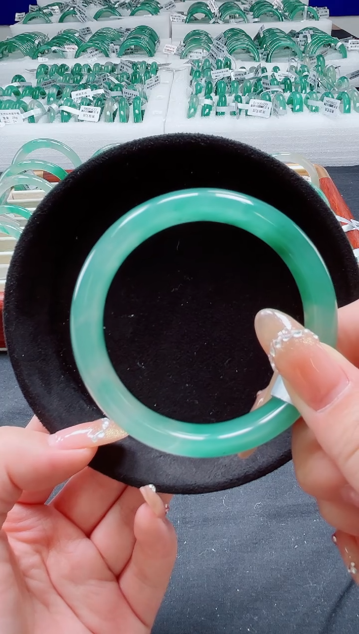 未镶嵌手镯石英质玉（非洲翠）圈口56