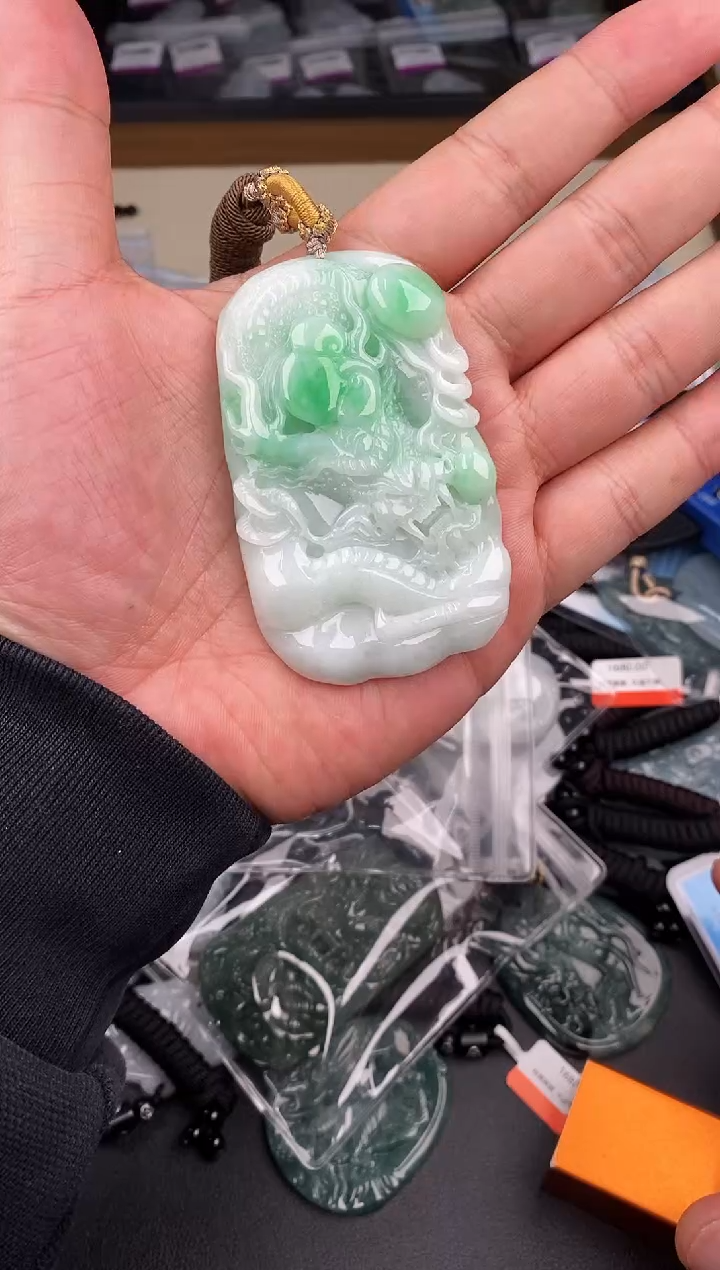【闪购商品】翡翠颈饰未镶嵌  天然翡翠，一物一图