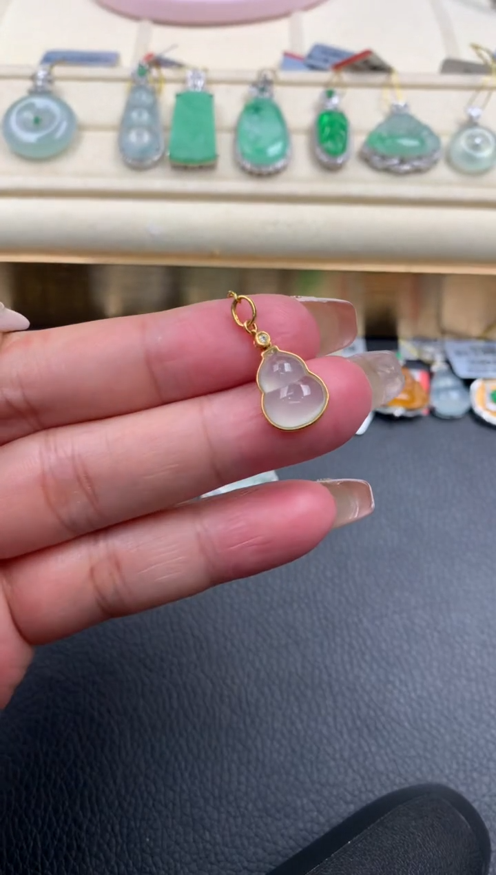 【闪购商品】翡翠颈饰18K金镶嵌Q87
