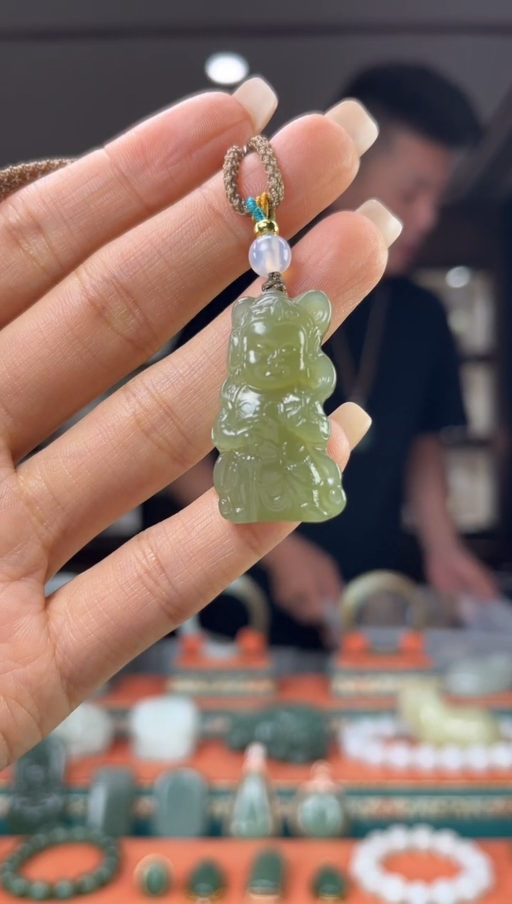 和田玉未镶嵌颈饰1