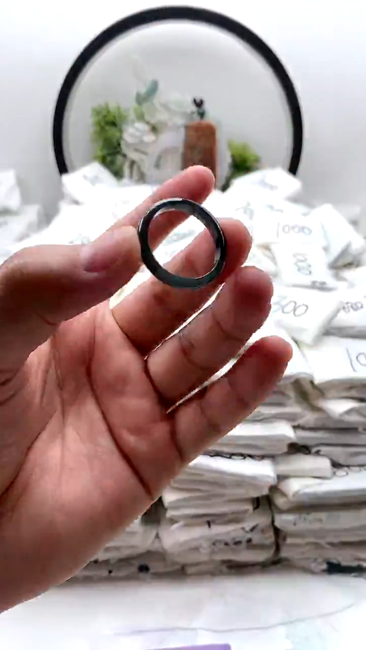 颈饰未镶嵌翡翠戒圈