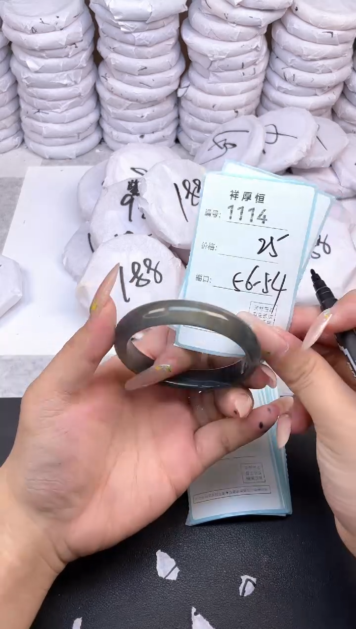 玛瑙/玉髓手镯未镶嵌1114