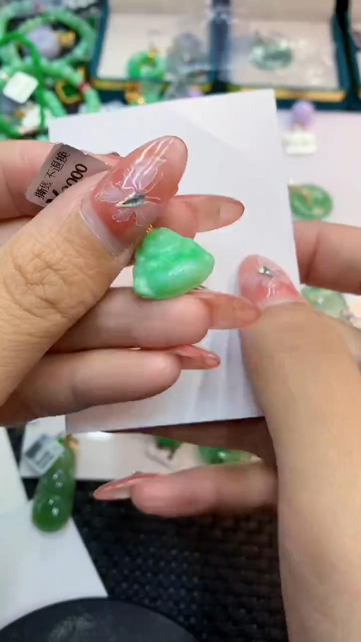 颈饰未镶嵌翡翠1
