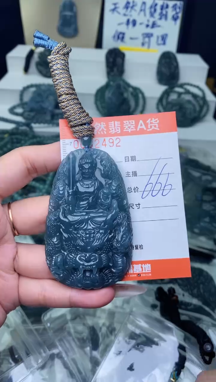 【闪购商品】翡翠颈饰未镶嵌··········