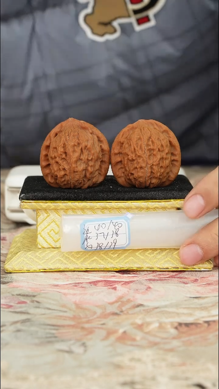 【闪购商品】文玩核桃把件非嫁接将军帽