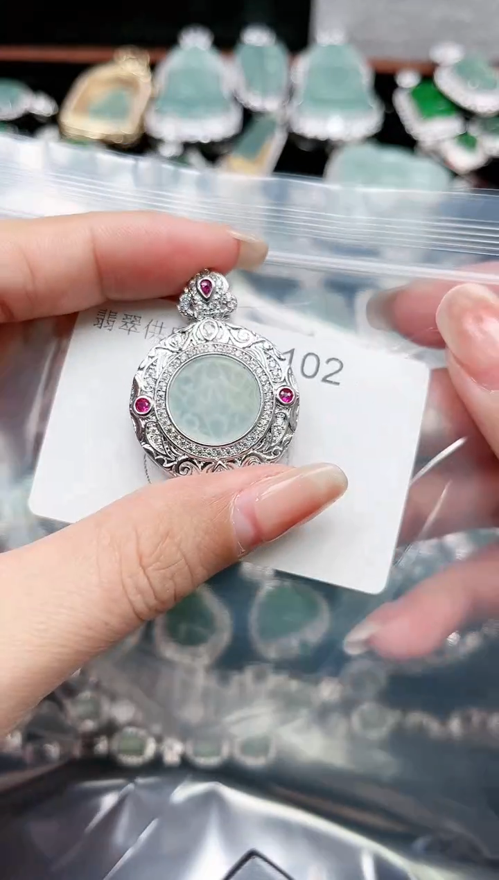 【闪购商品】翡翠颈饰未镶嵌赠皮绳2102