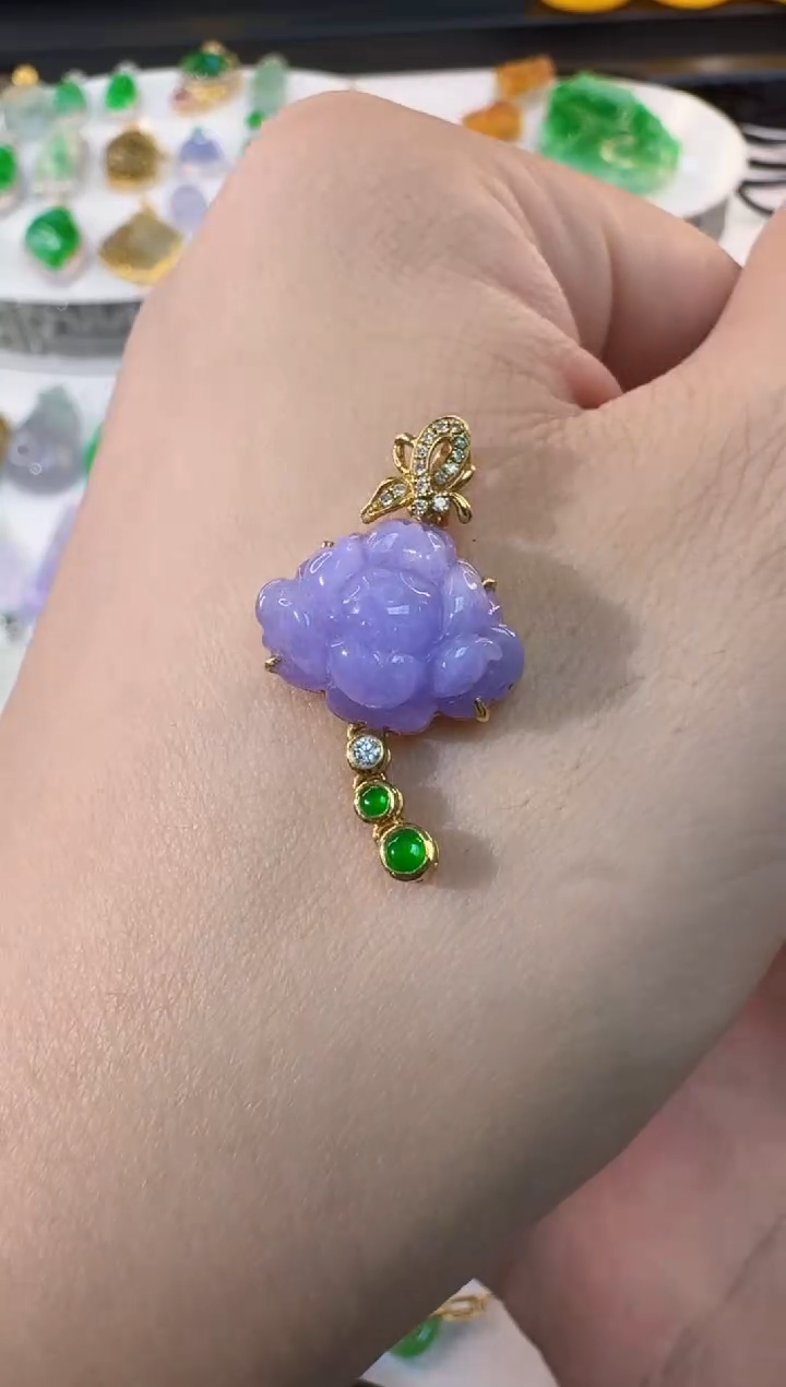 颈饰18K金镶嵌翡翠缅甸A货翡翠